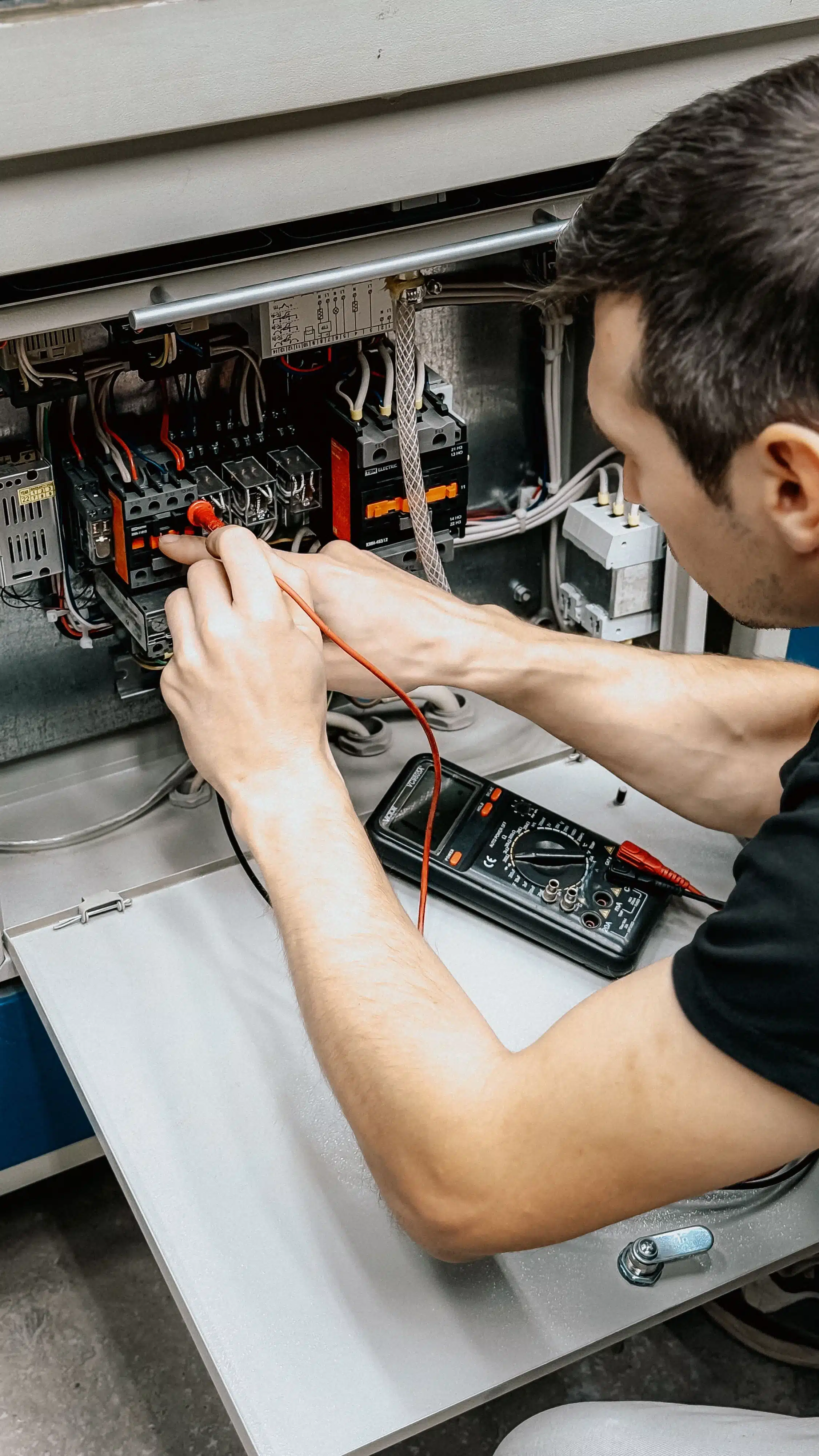 Commercial Electrician in Montrose